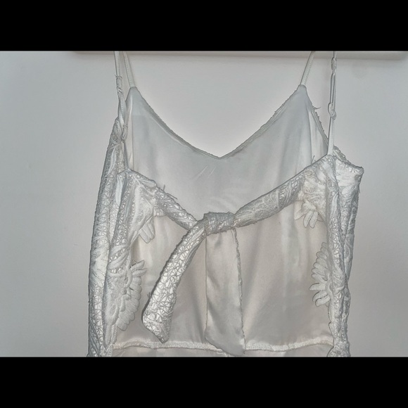 Express white embroidery romper size 0 - Picture 7 of 7